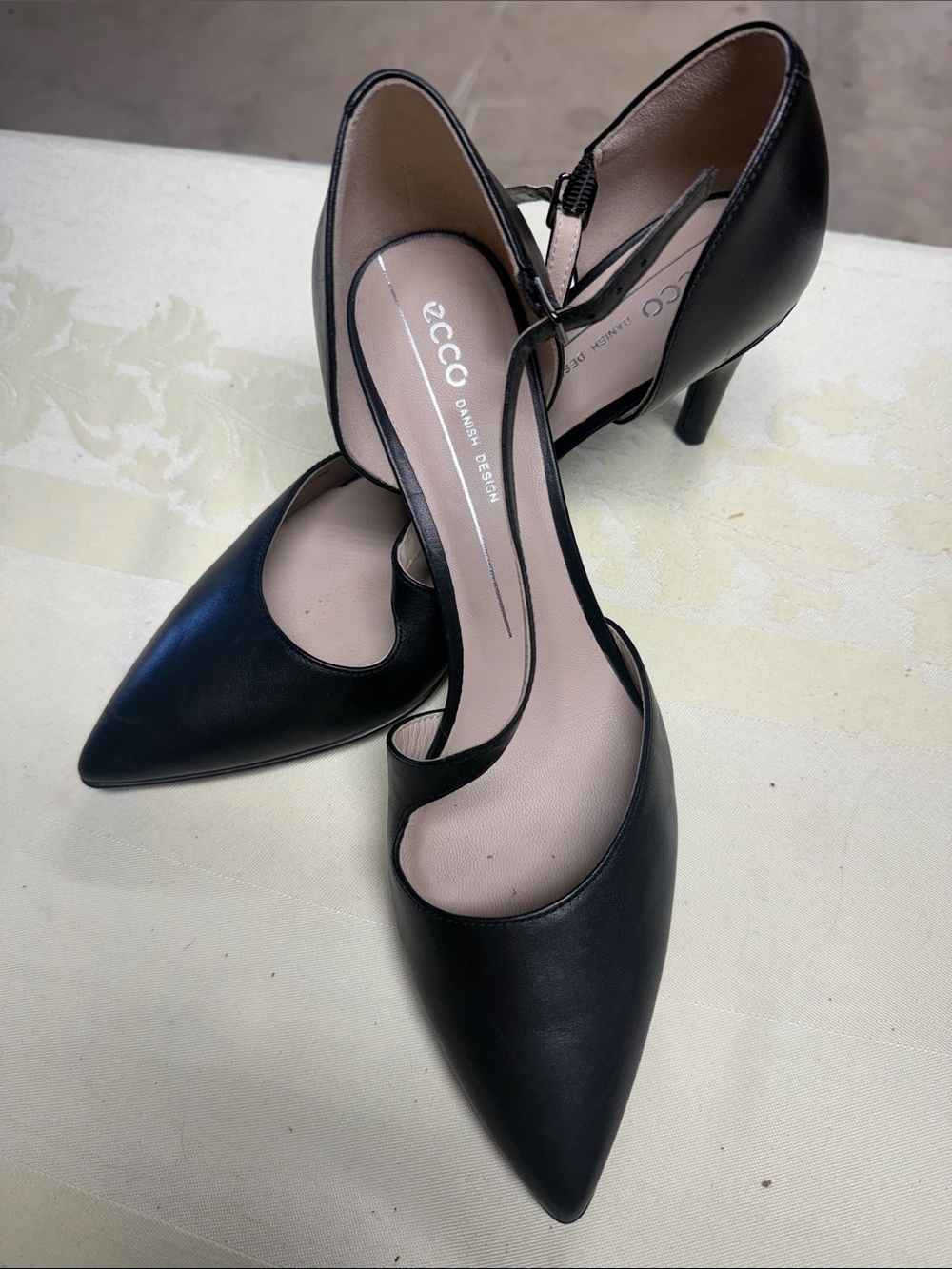 Ecco Black Pointed-Toe D'Orsay Heels